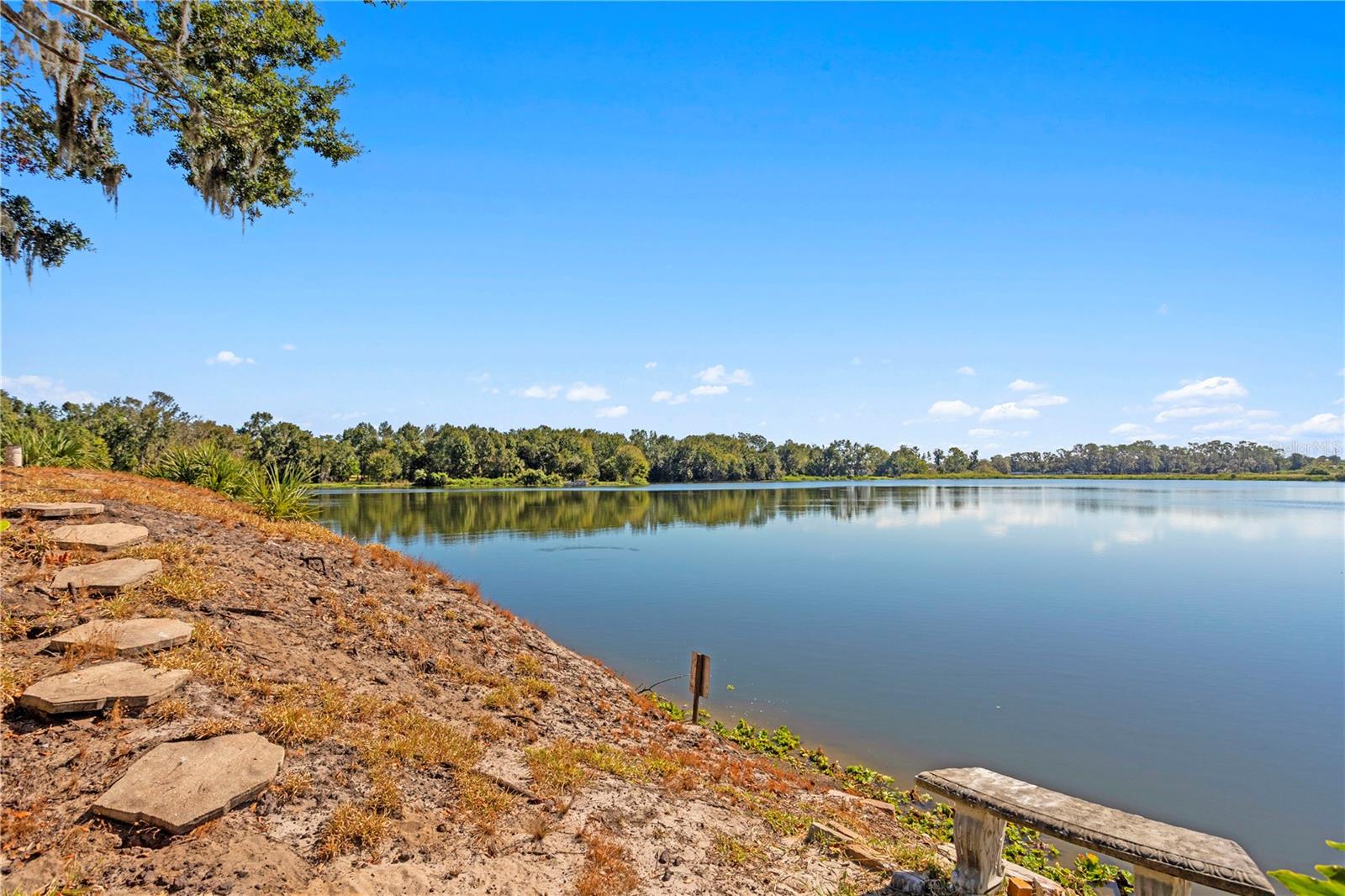 TWIN LAKES - Residential