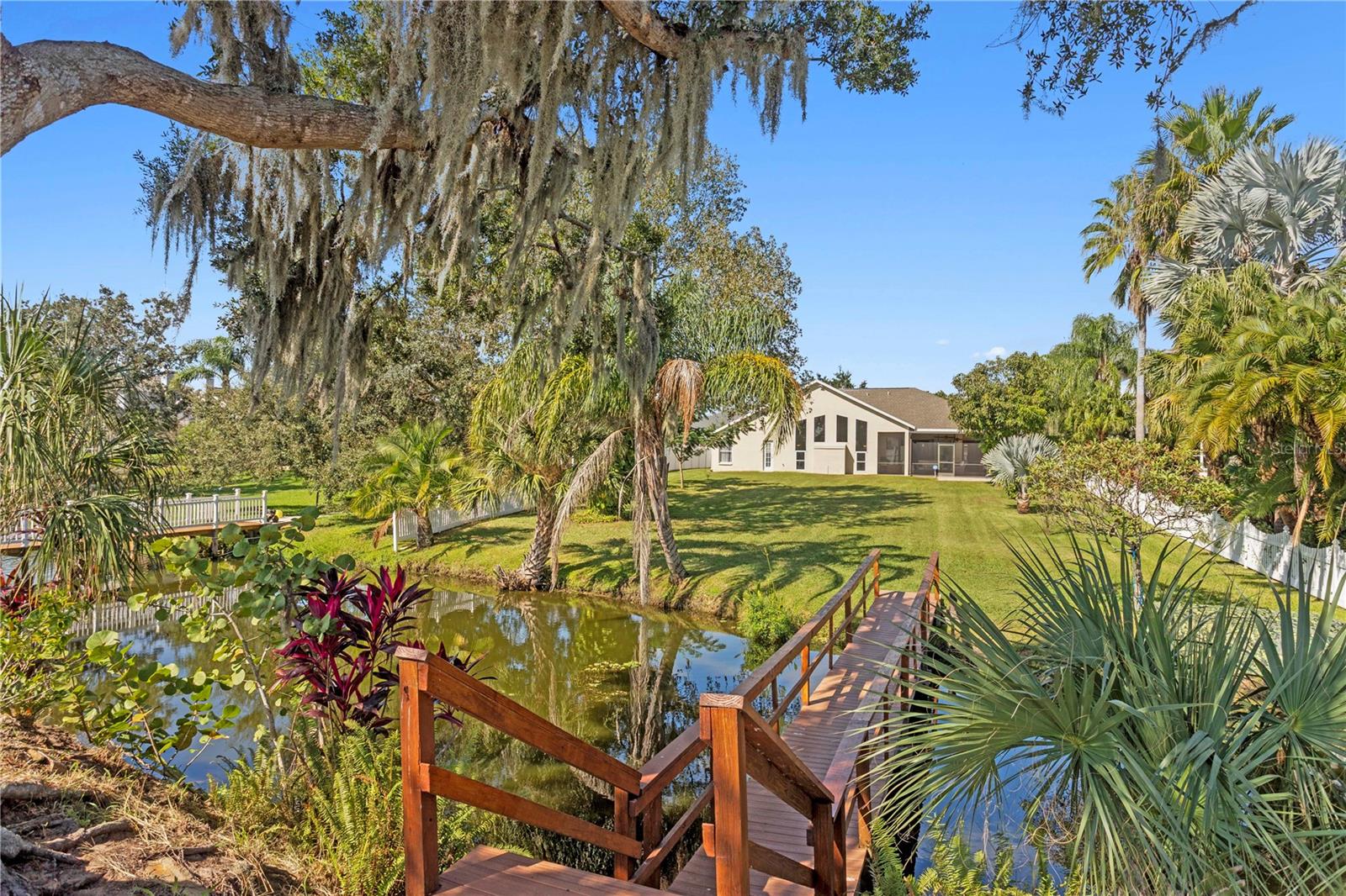 TWIN LAKES - Residential