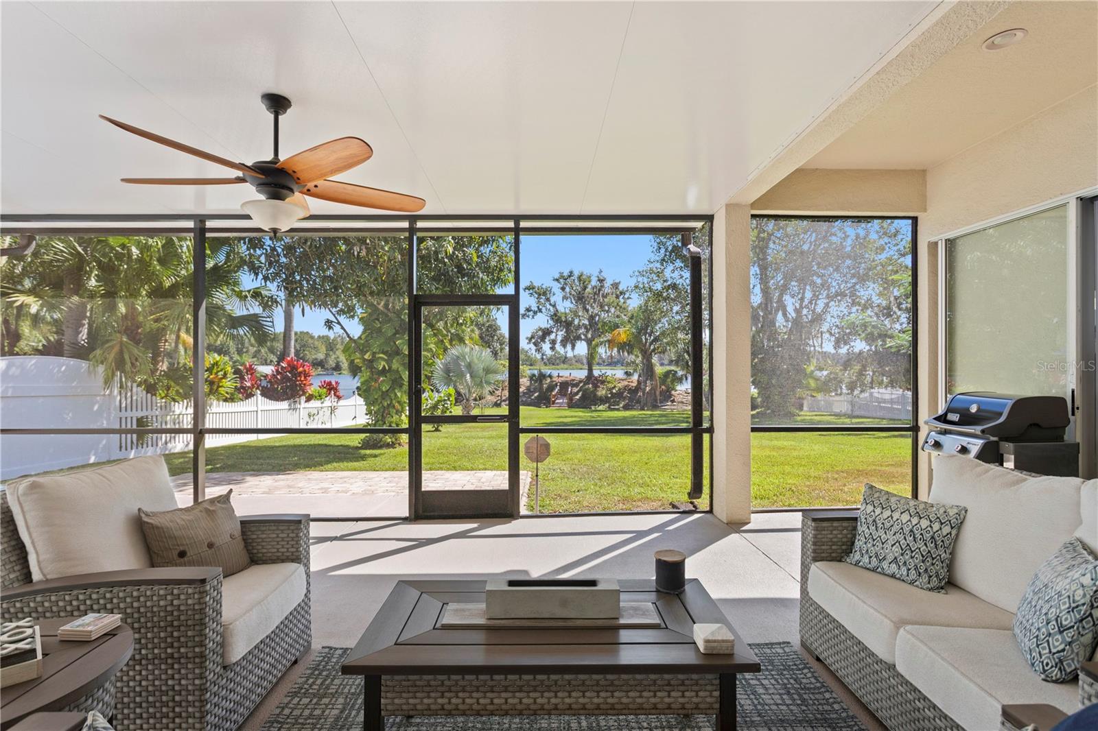 TWIN LAKES - Residential