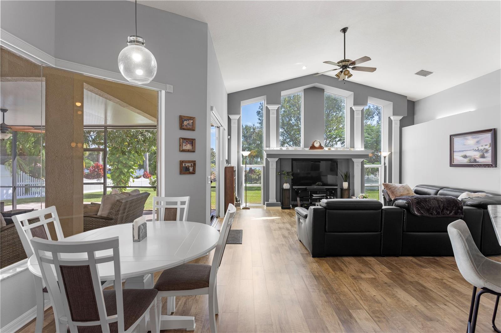 TWIN LAKES - Residential