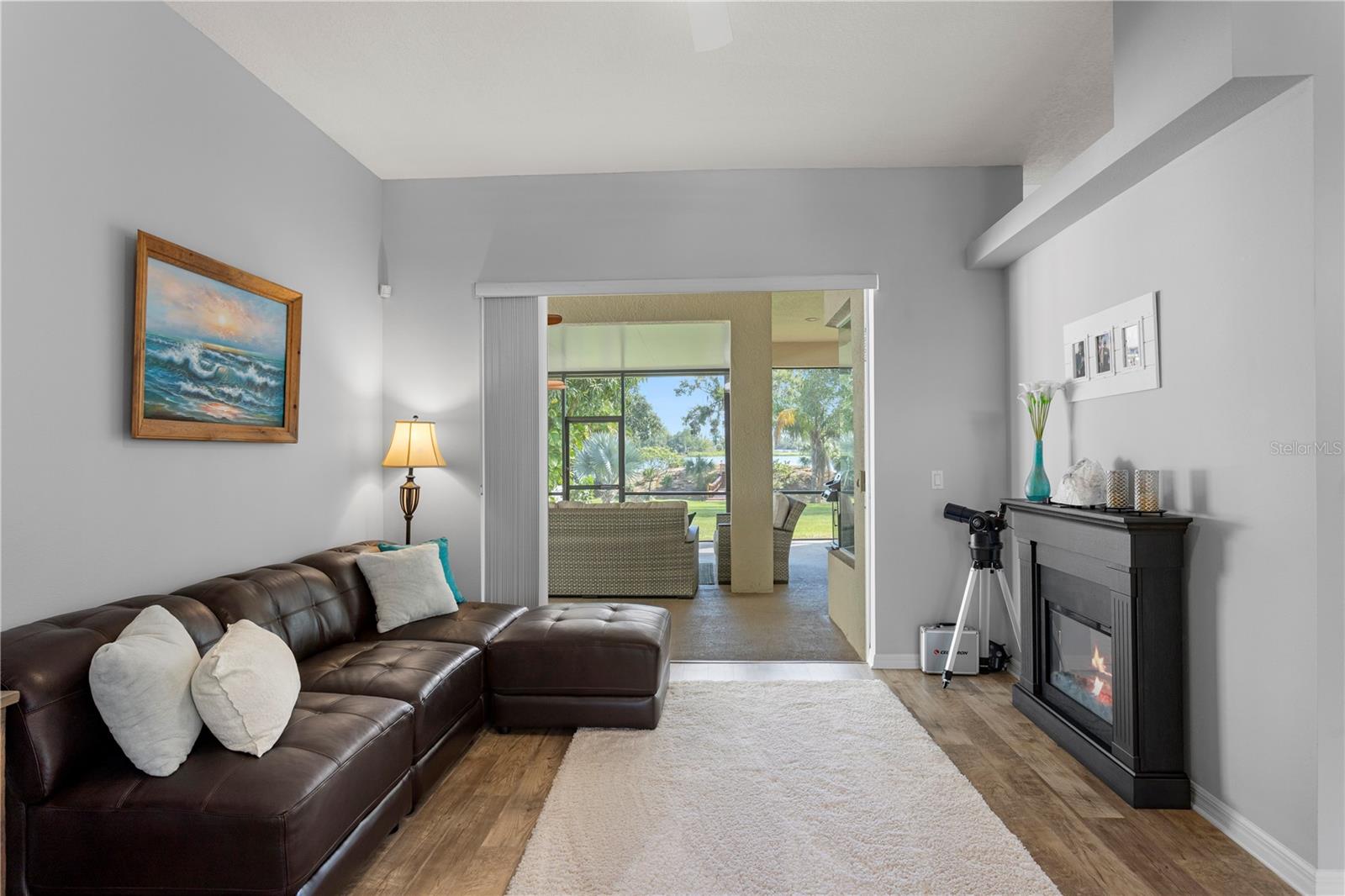 TWIN LAKES - Residential