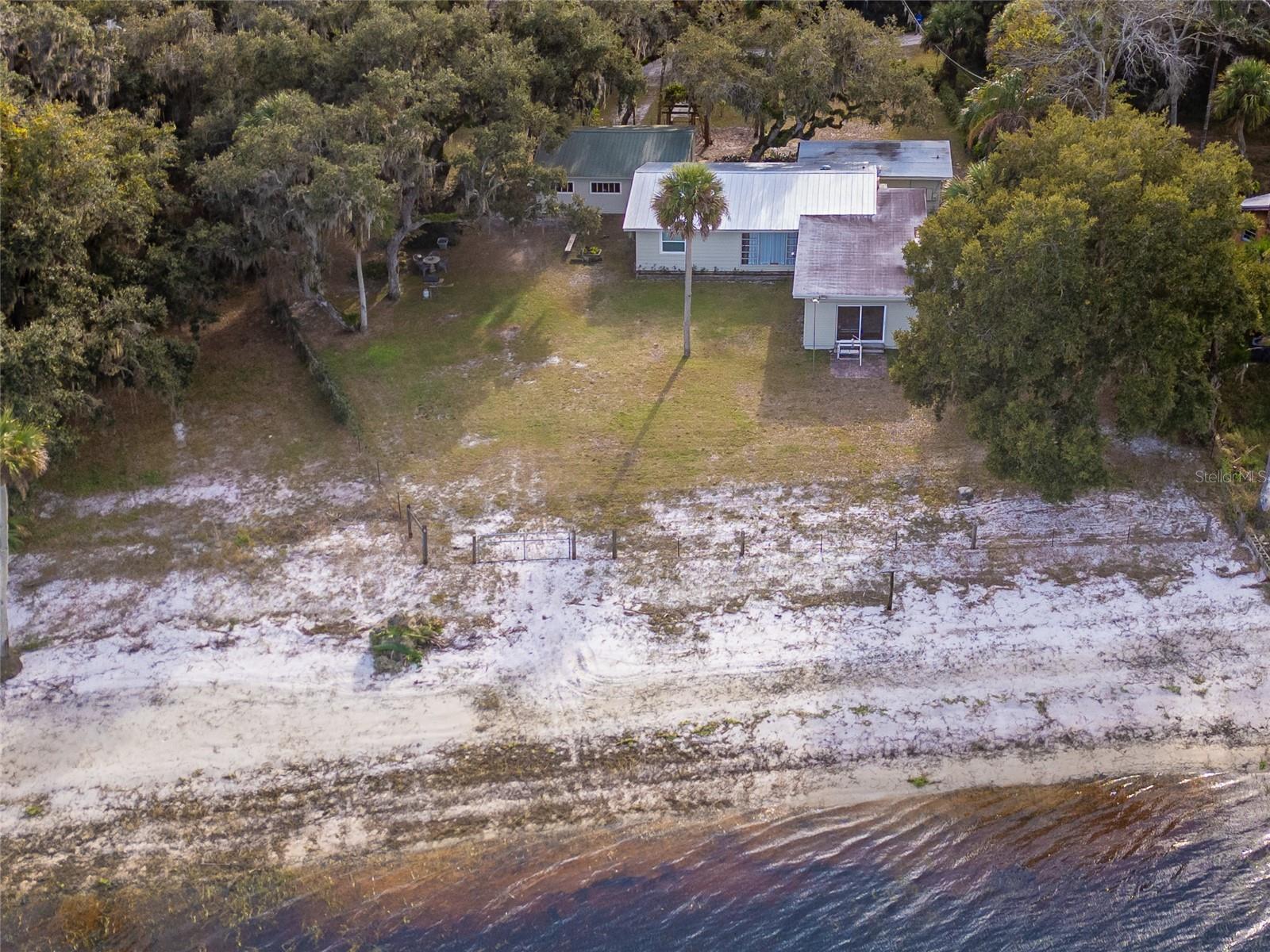 LAKE HARNEY BEACH - Residential