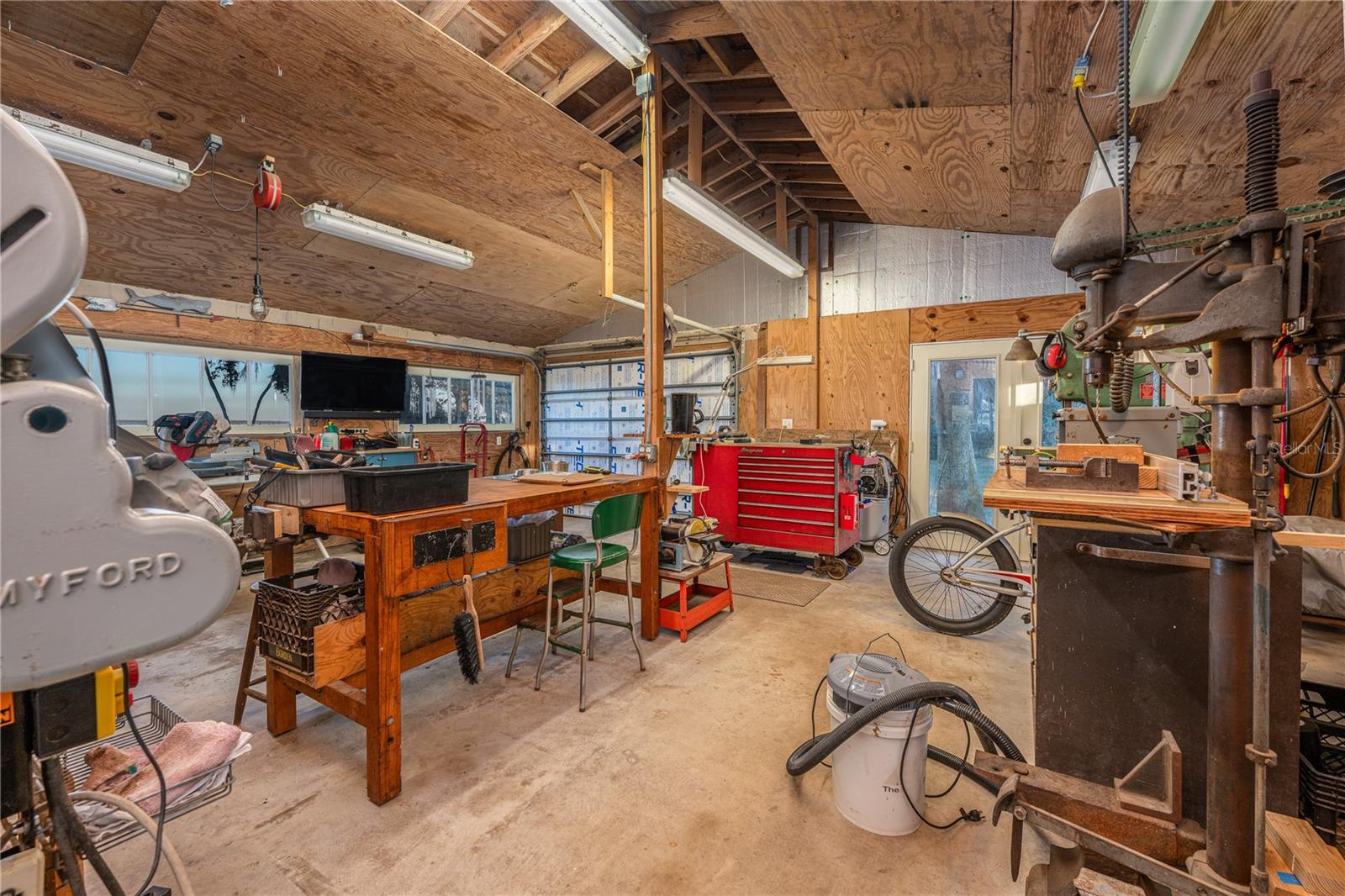 LAKE HARNEY BEACH - Residential