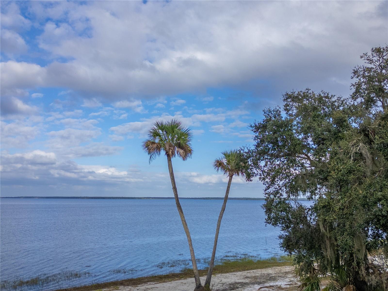 LAKE HARNEY BEACH - Residential