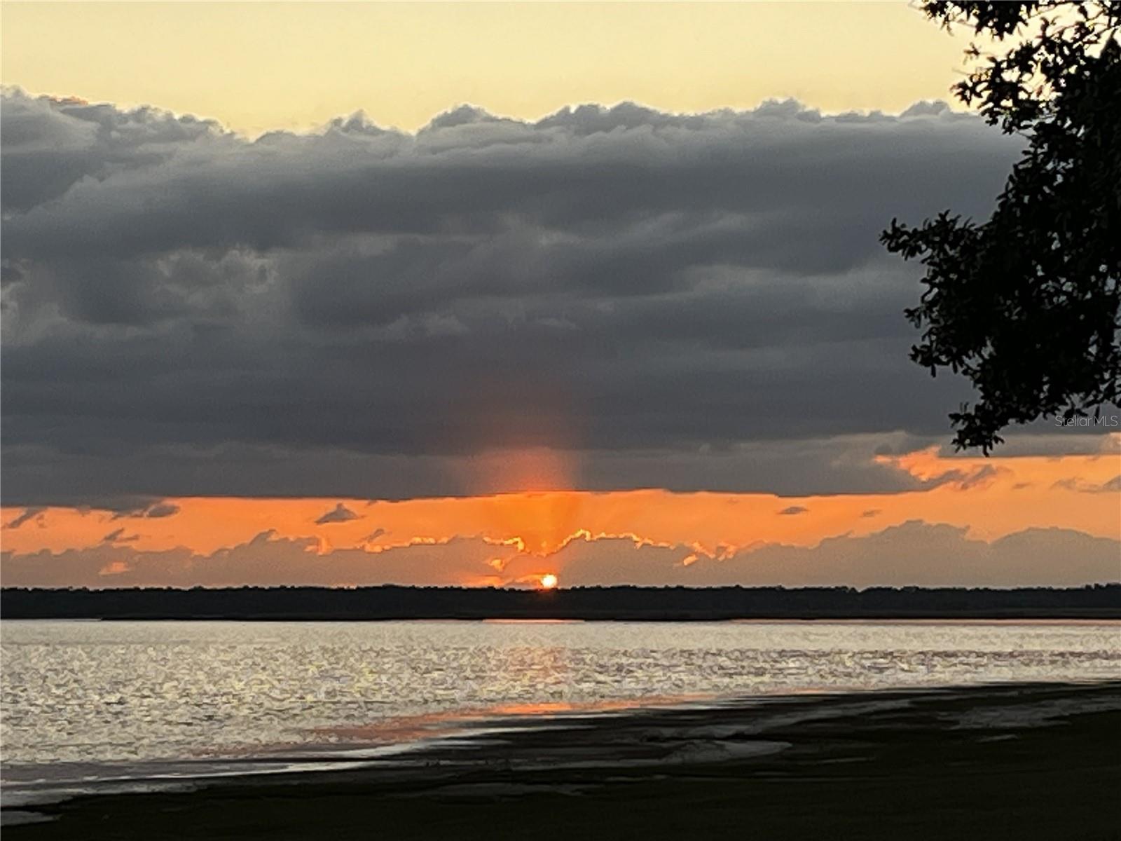 LAKE HARNEY BEACH - Residential