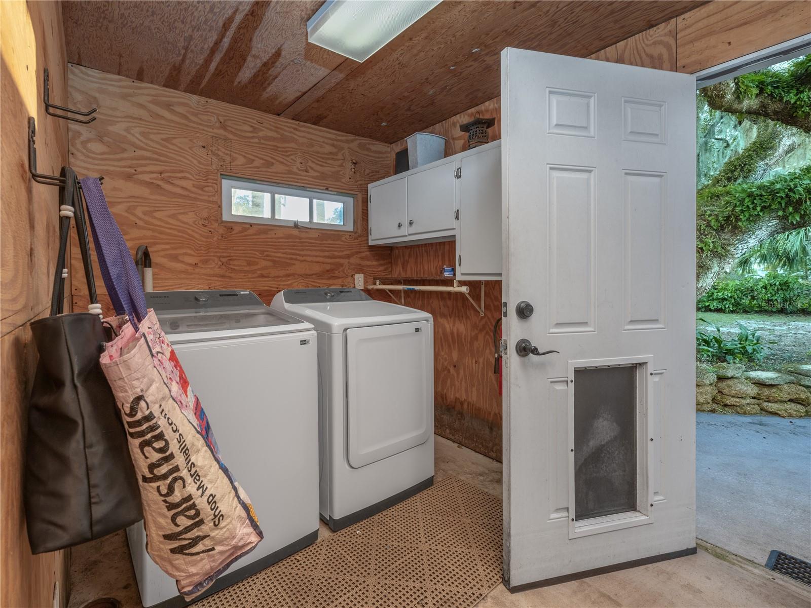 LAKE HARNEY BEACH - Residential