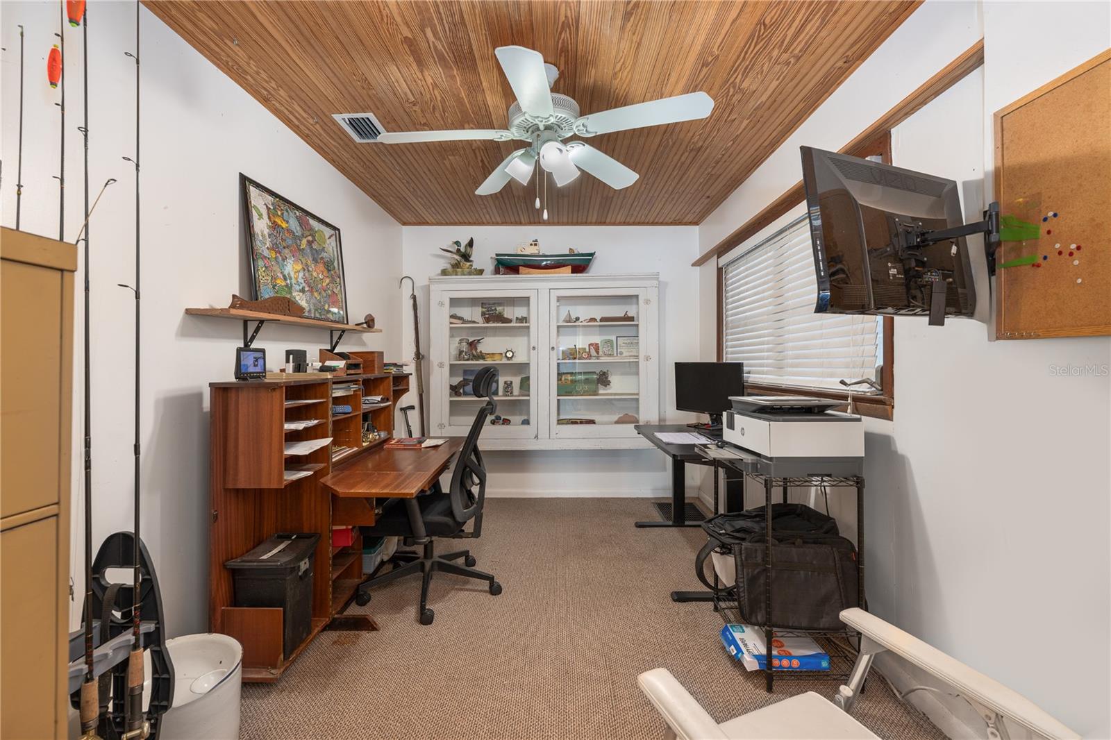 LAKE HARNEY BEACH - Residential