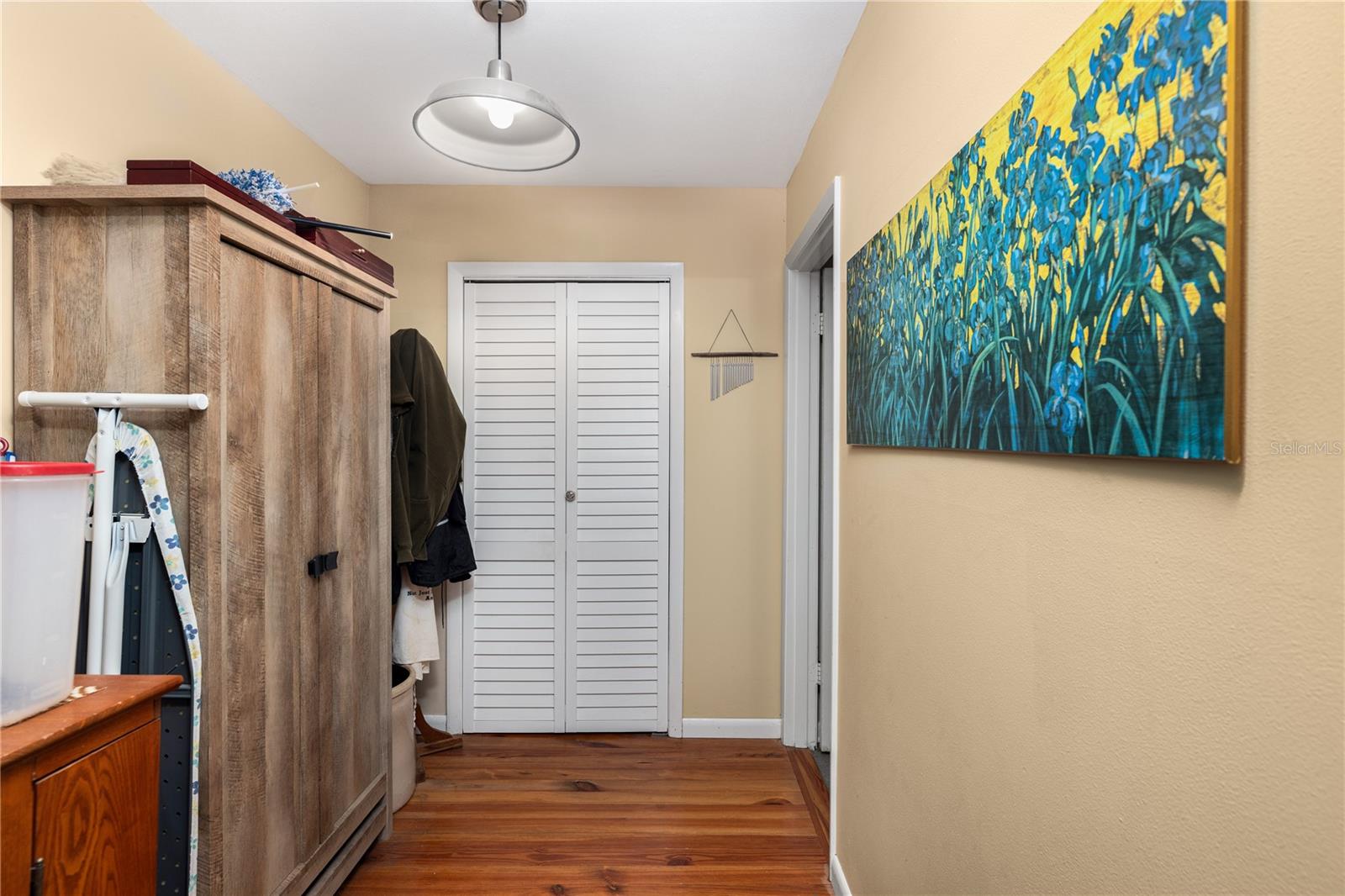 LAKE HARNEY BEACH - Residential