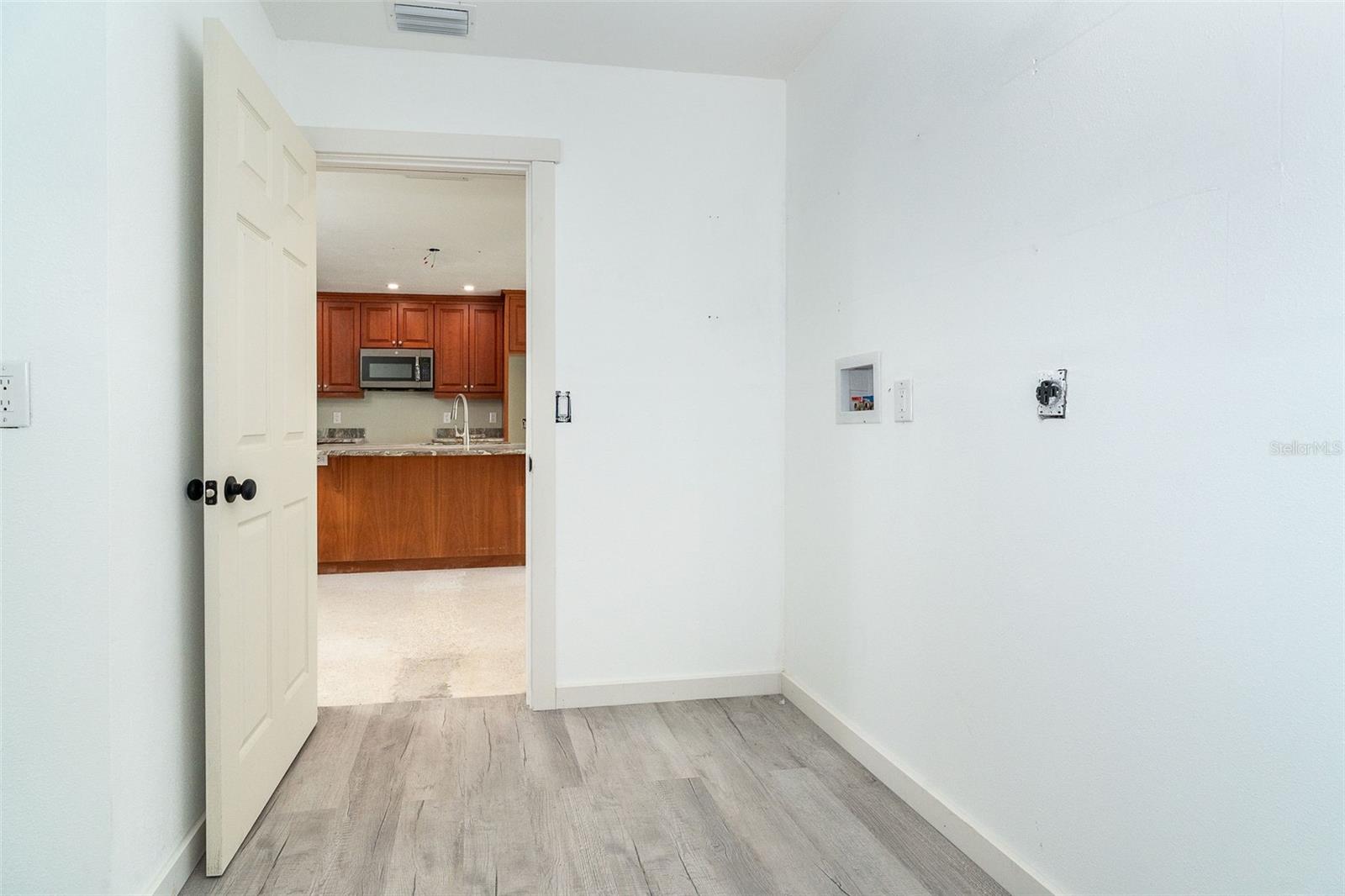 RIVERSIDE PARK - Residential