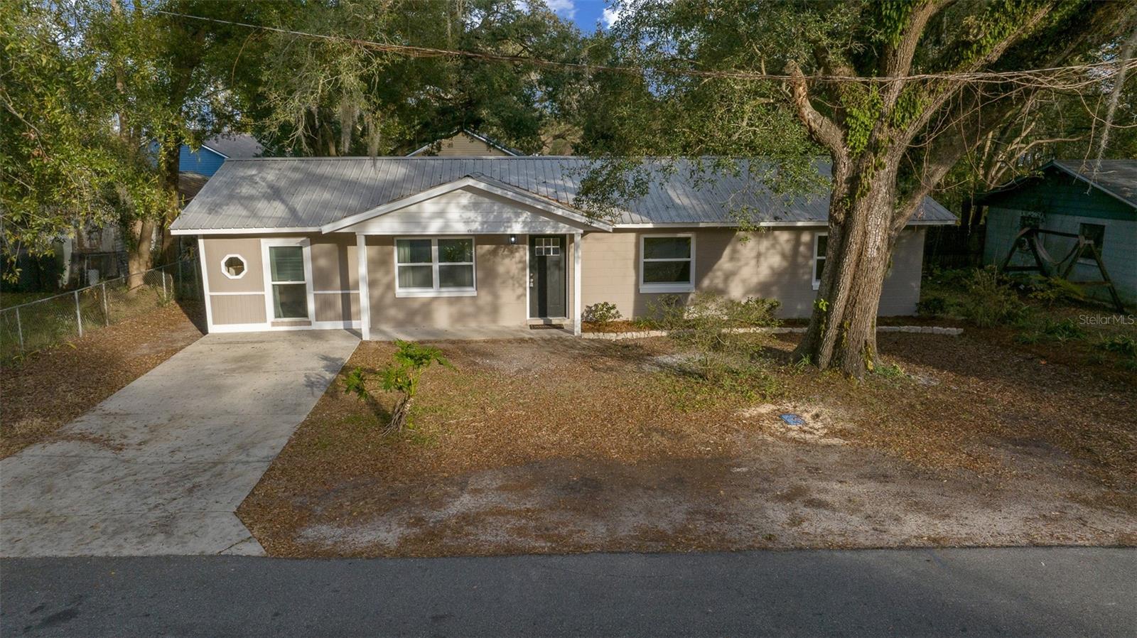 LEASE PURCHASE ONLY this very spacious 3/2 with den and large family room. Was recently renovated.