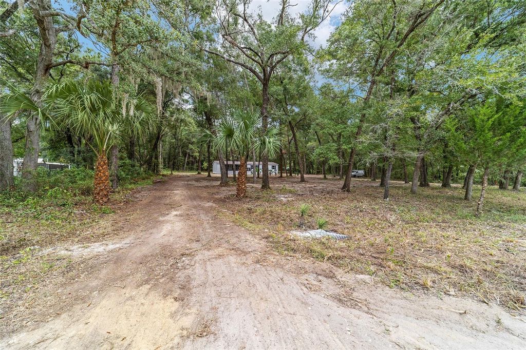 Photo of 18075 SW 60th Street, Dunnellon, FL 34432 (MLS # OM710549)