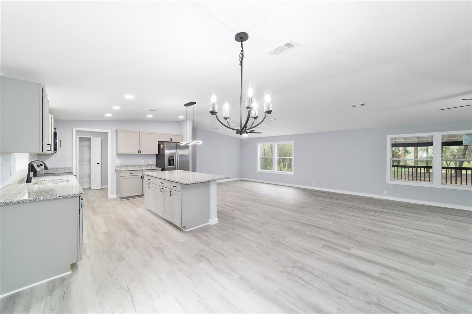 LAKE TROPICANA RANCHETTES - Residential