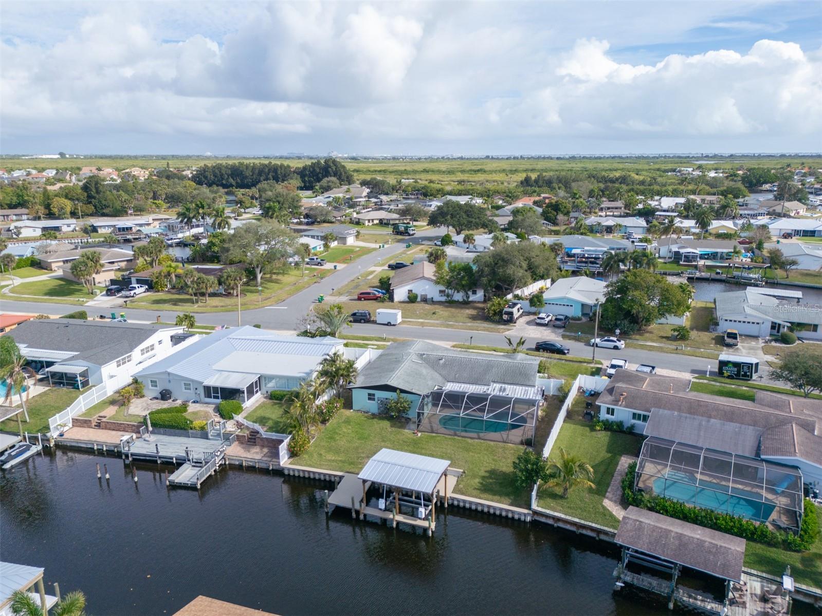 WATERWAY MANOR UNIT 01 - Residential