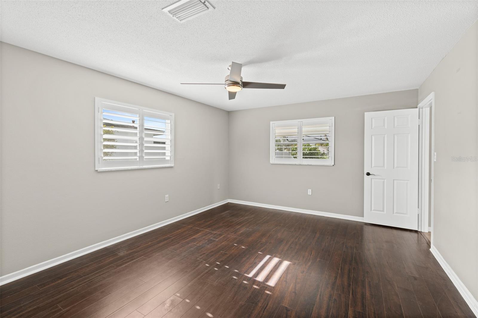 WATERWAY MANOR UNIT 01 - Residential