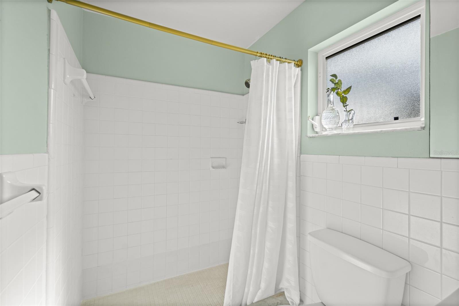 WATERWAY MANOR UNIT 01 - Residential