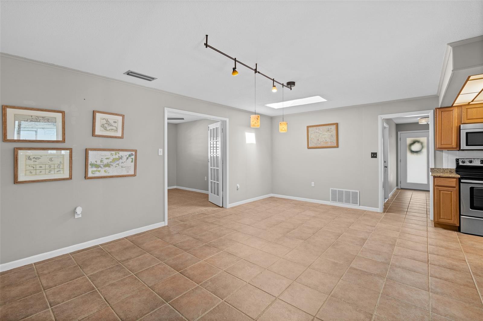 WATERWAY MANOR UNIT 01 - Residential