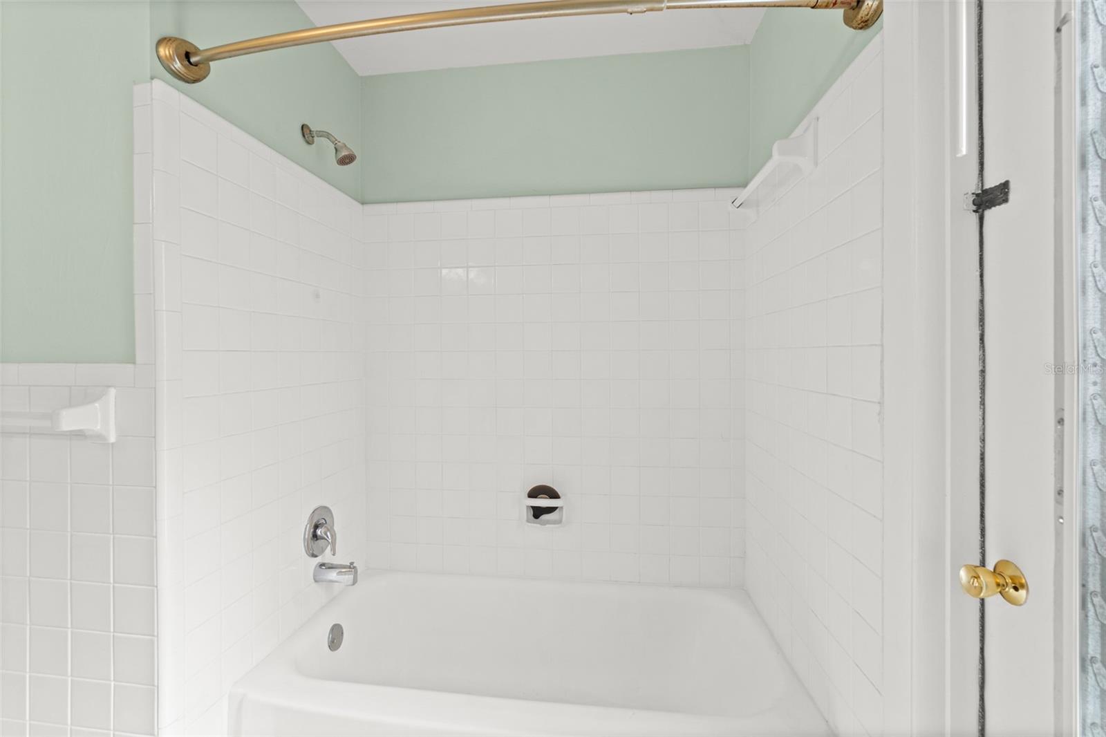 WATERWAY MANOR UNIT 01 - Residential