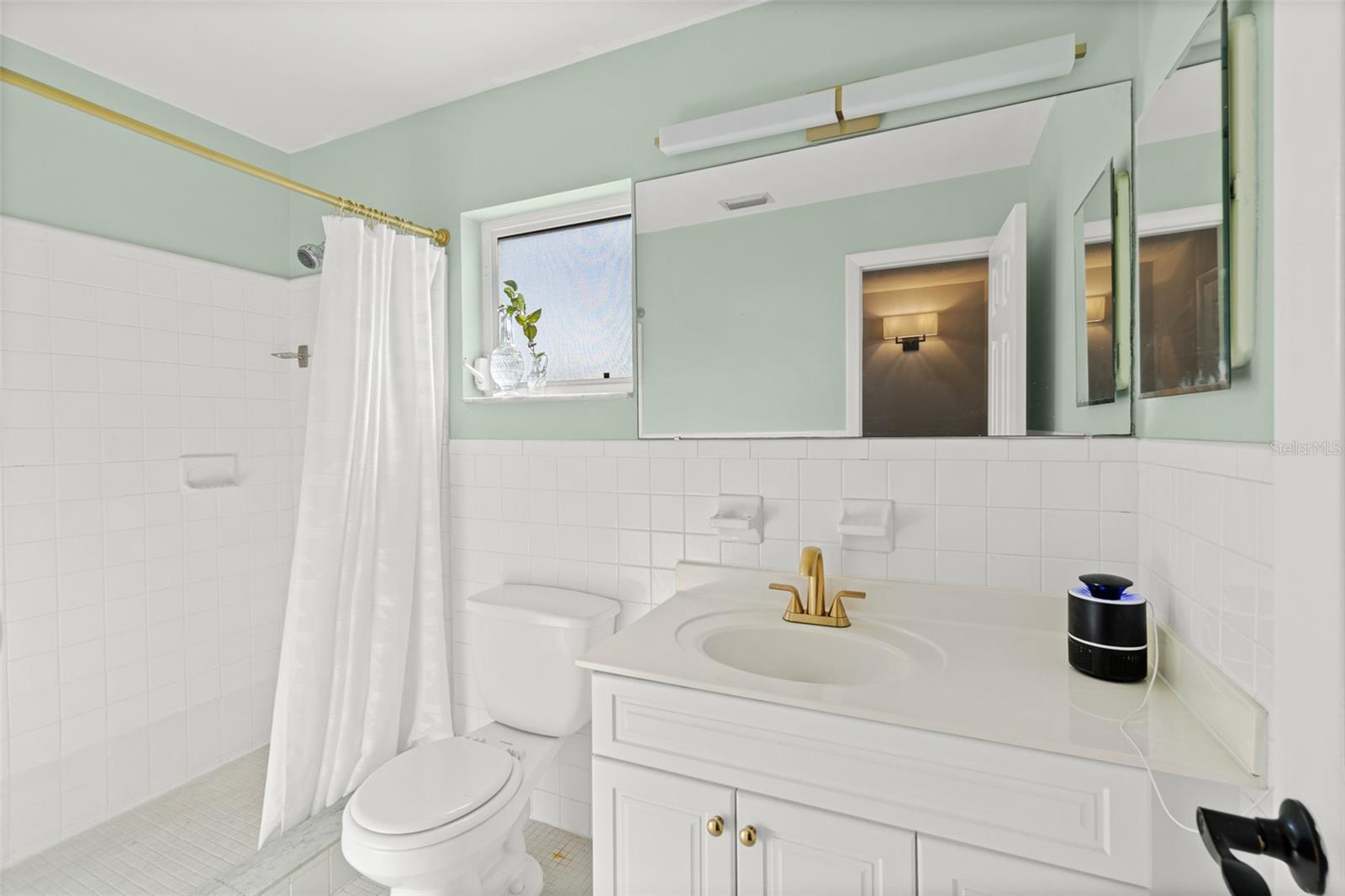 WATERWAY MANOR UNIT 01 - Residential