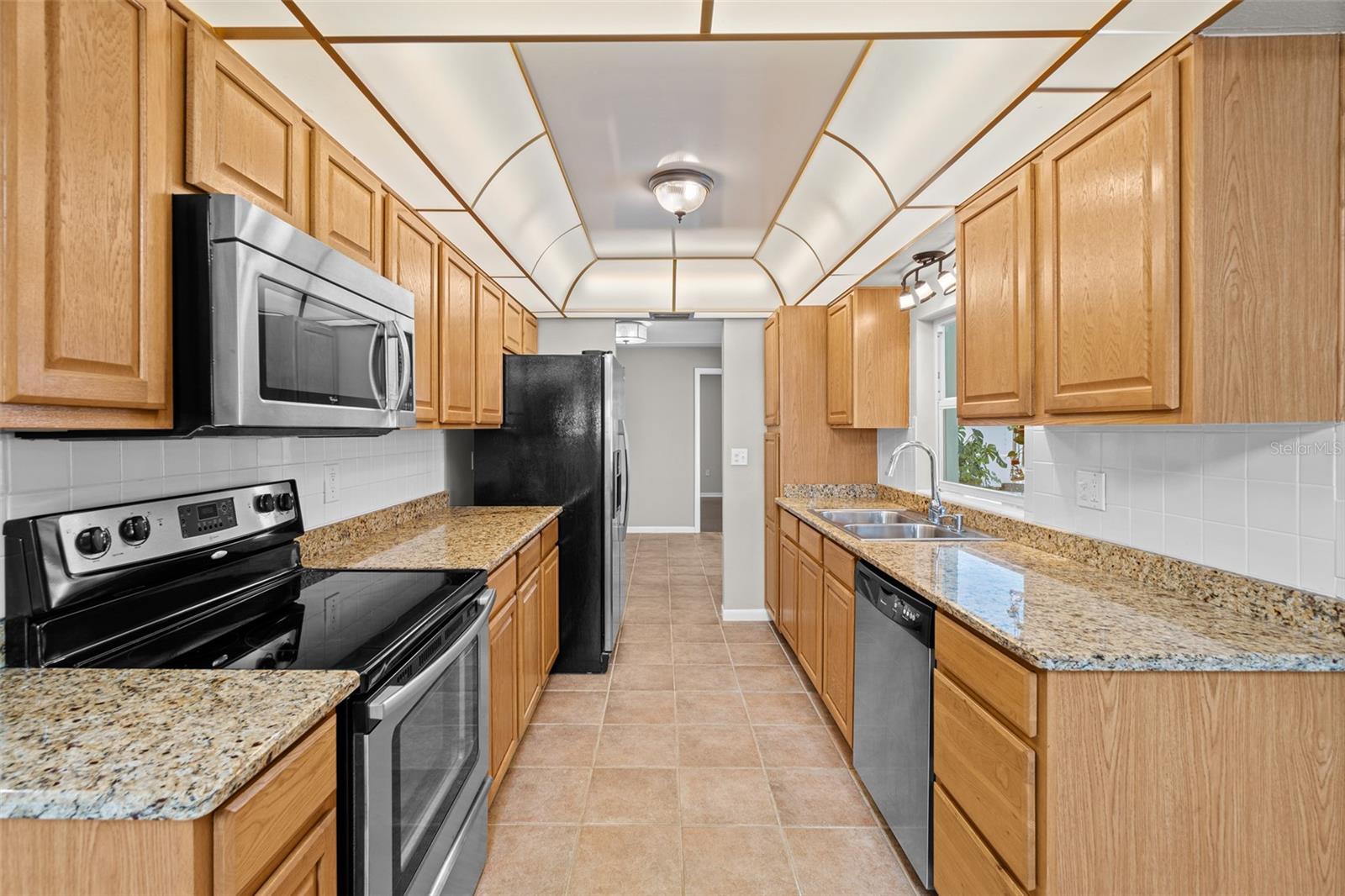 WATERWAY MANOR UNIT 01 - Residential