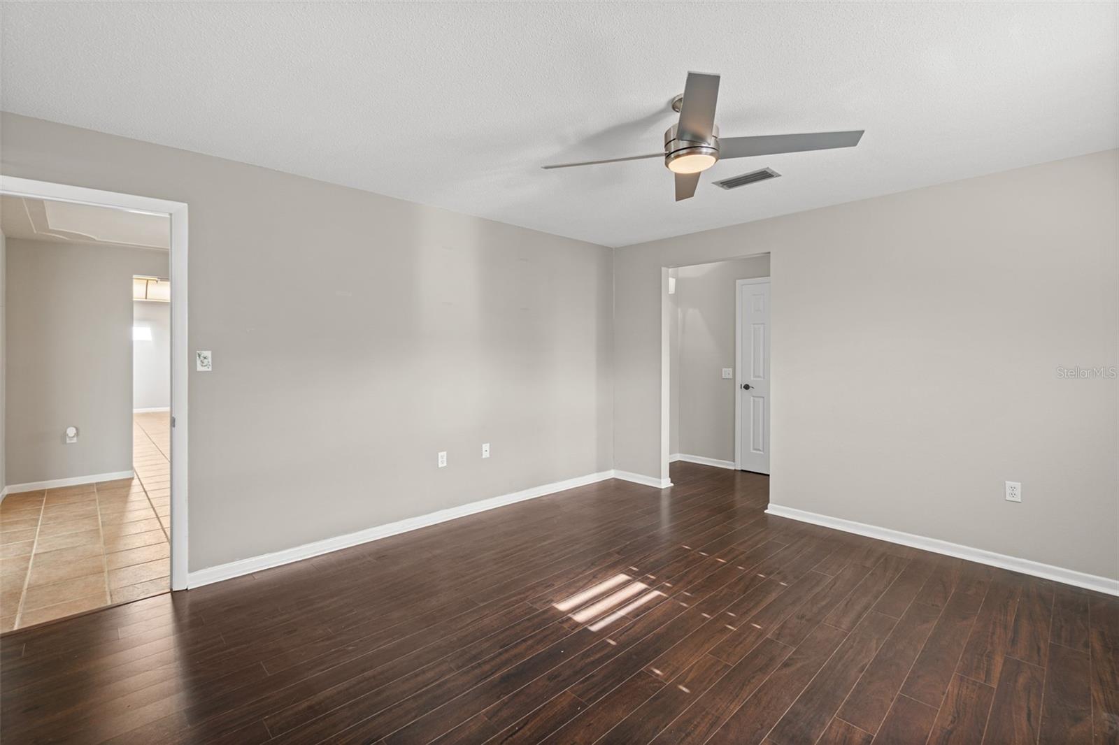 WATERWAY MANOR UNIT 01 - Residential