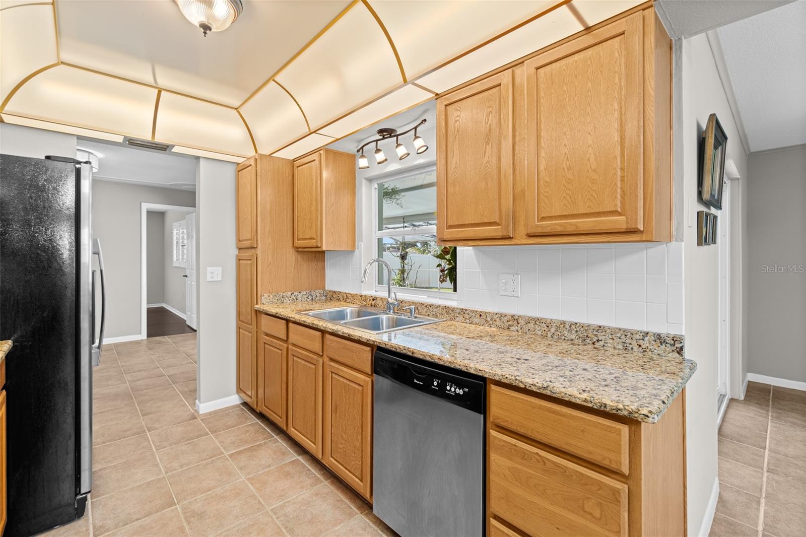 WATERWAY MANOR UNIT 01 - Residential