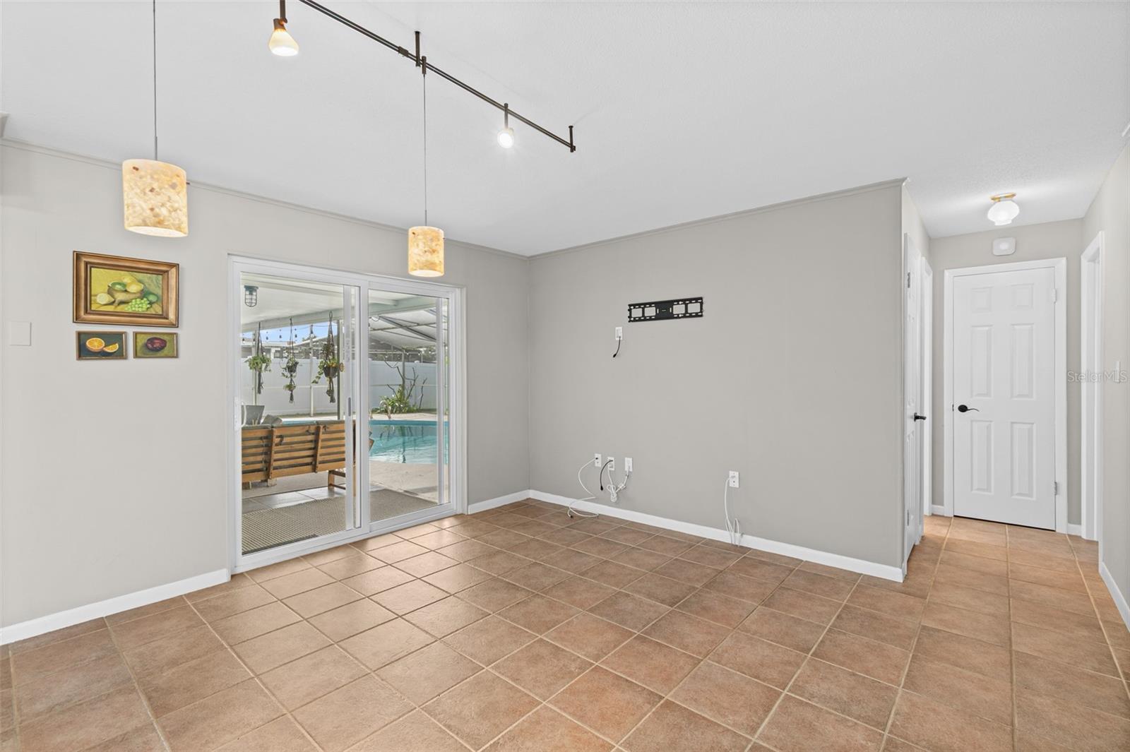 WATERWAY MANOR UNIT 01 - Residential