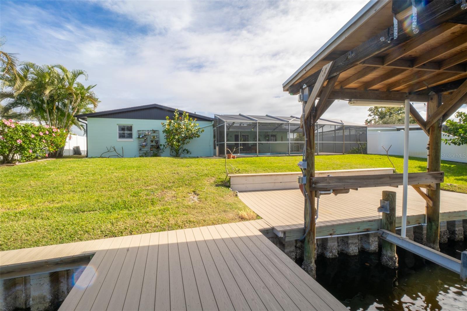 WATERWAY MANOR UNIT 01 - Residential