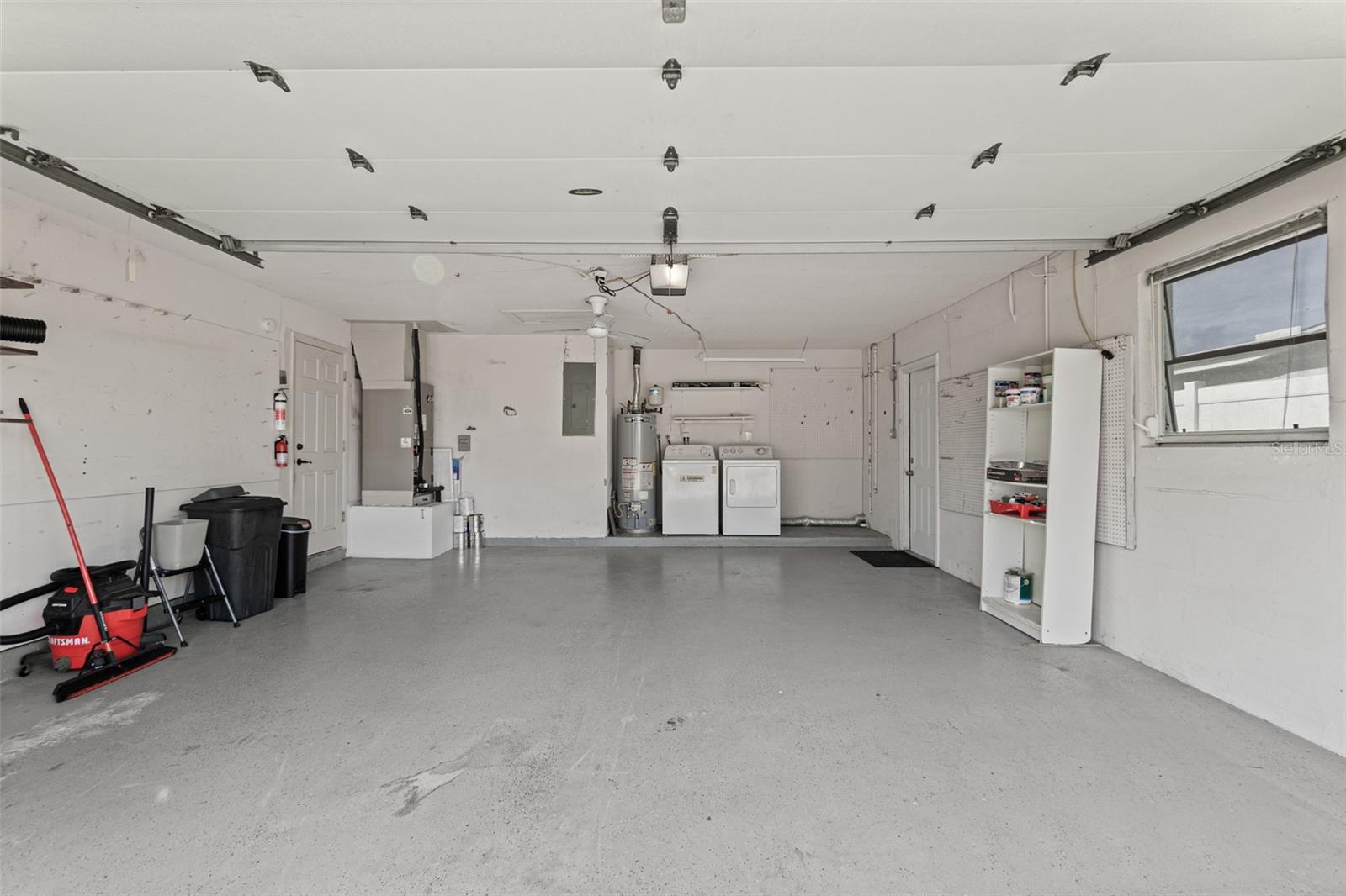 WATERWAY MANOR UNIT 01 - Residential