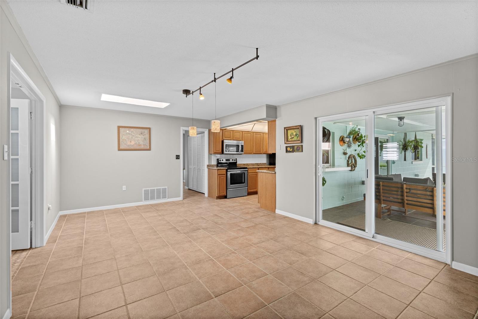 WATERWAY MANOR UNIT 01 - Residential