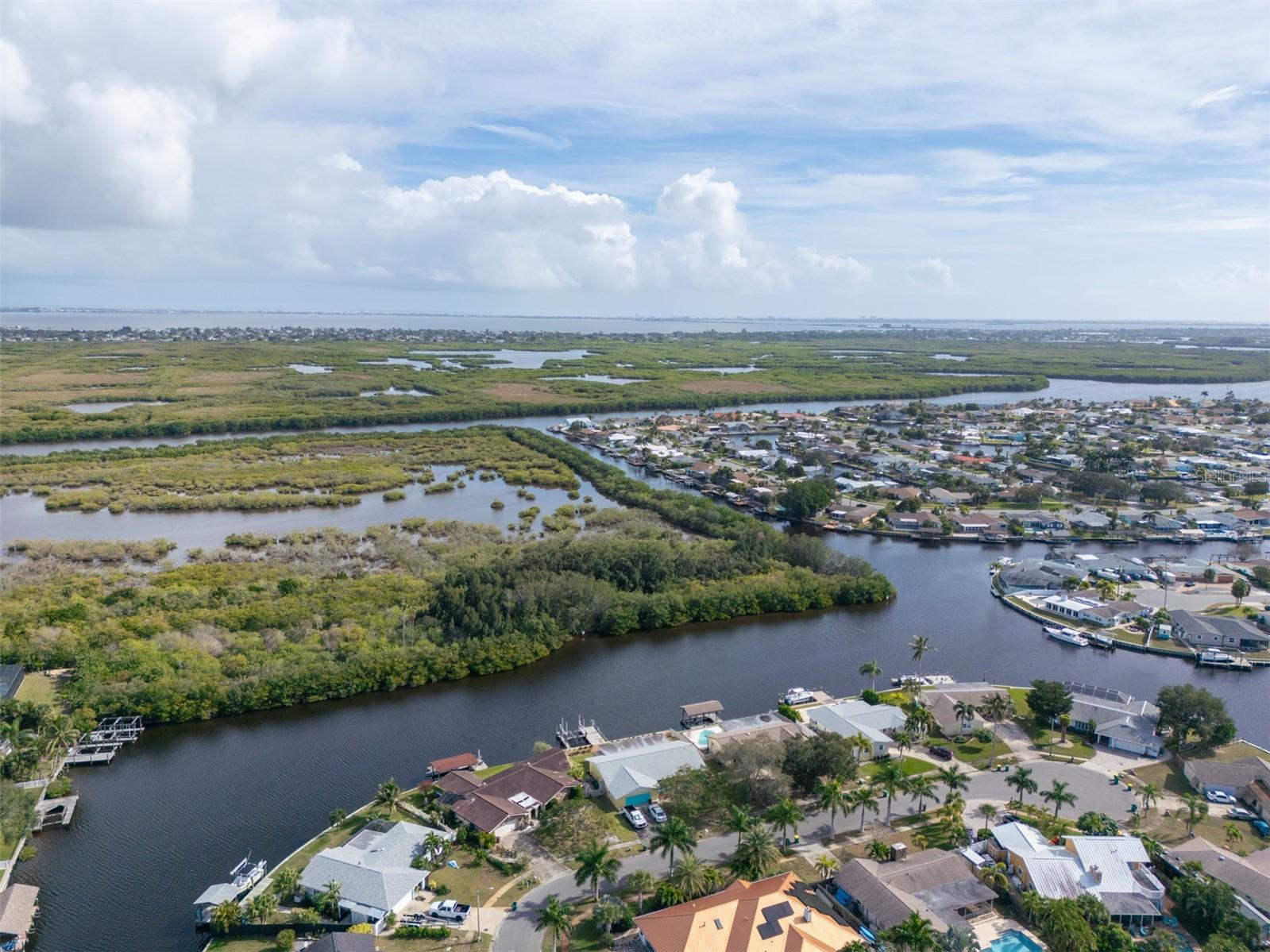 WATERWAY MANOR UNIT 01 - Residential