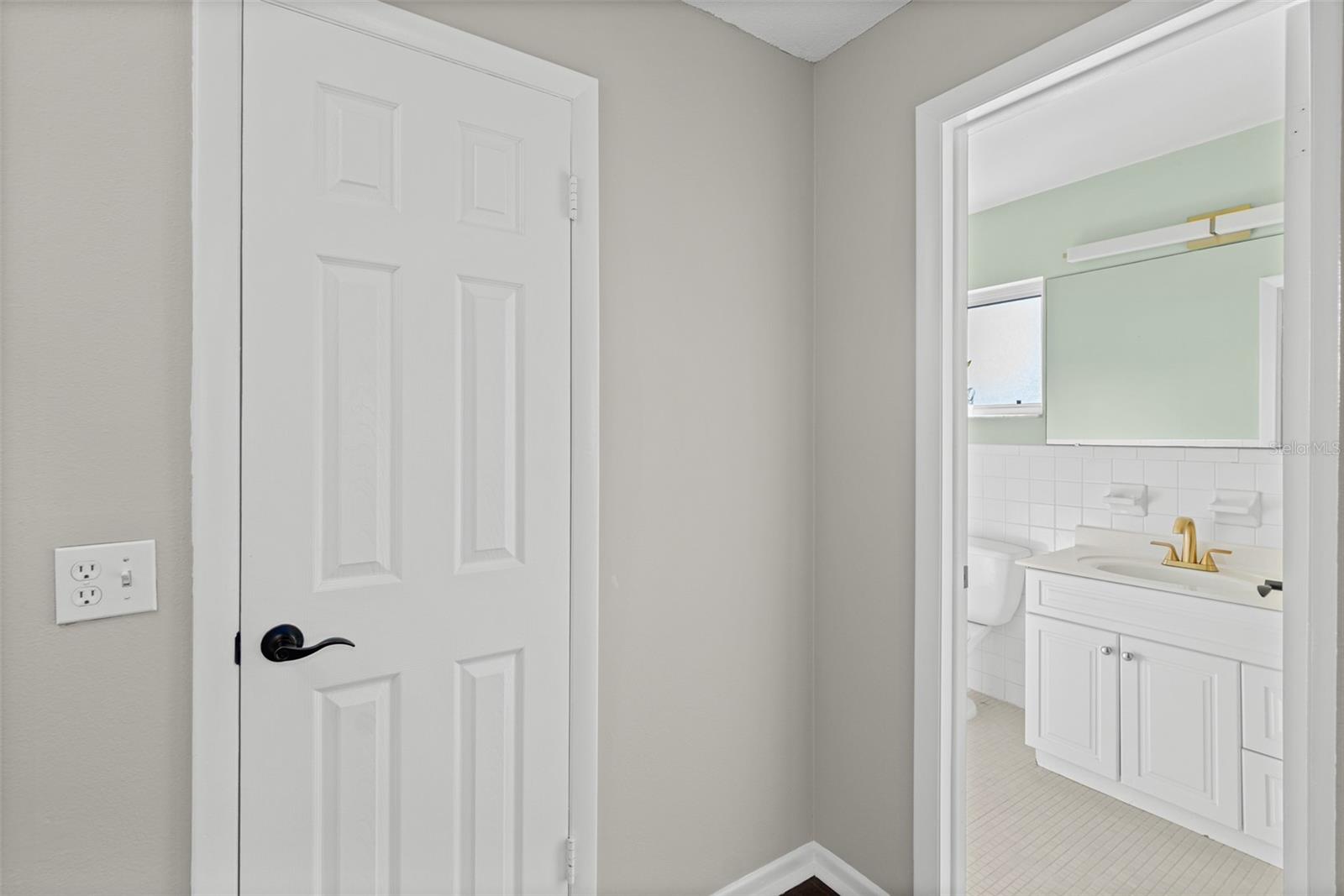 WATERWAY MANOR UNIT 01 - Residential