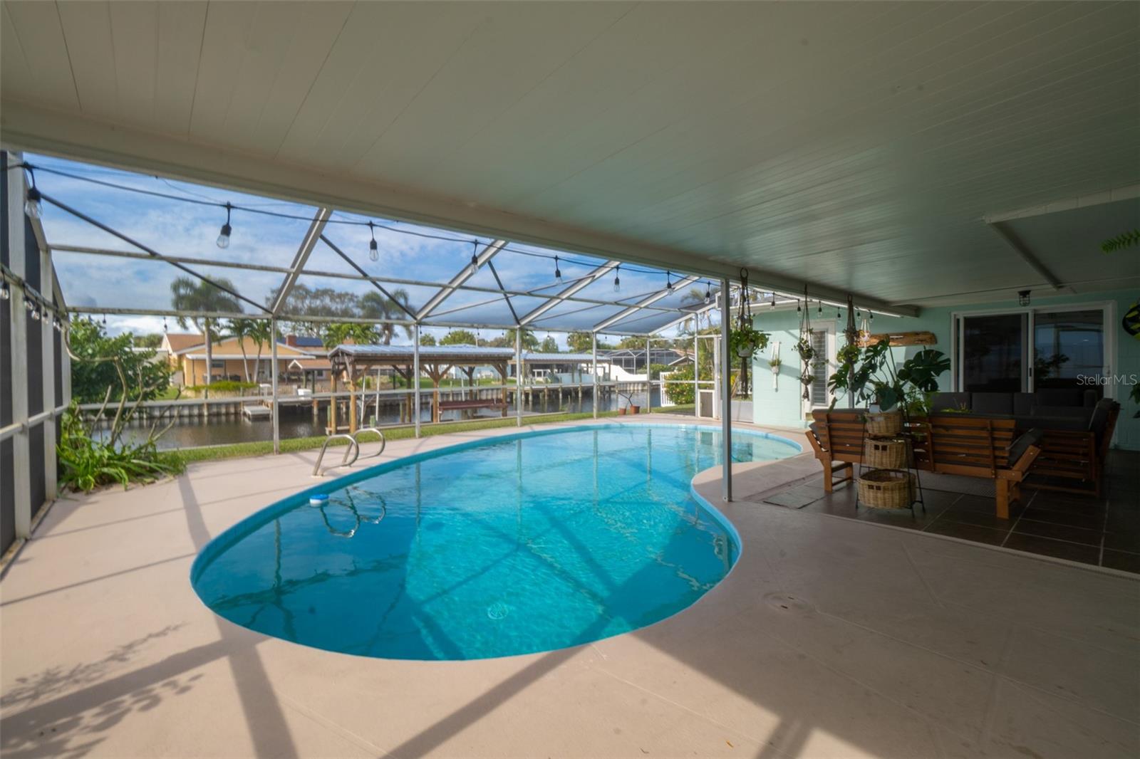 WATERWAY MANOR UNIT 01 - Residential