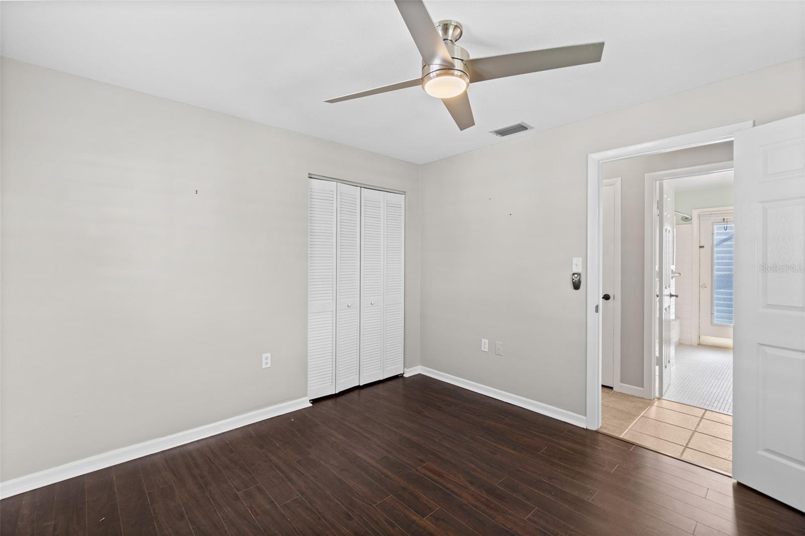 WATERWAY MANOR UNIT 01 - Residential