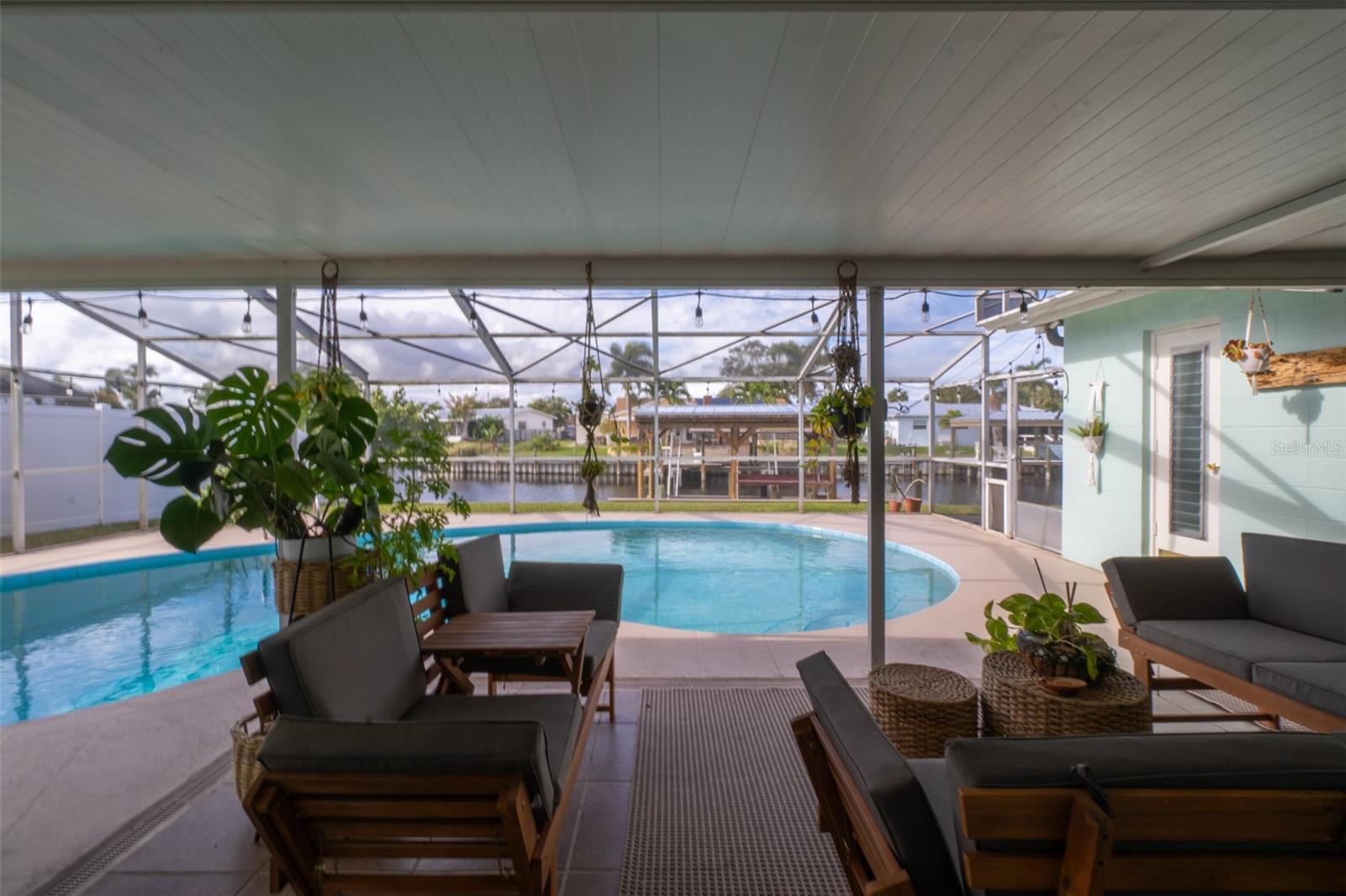 WATERWAY MANOR UNIT 01 - Residential