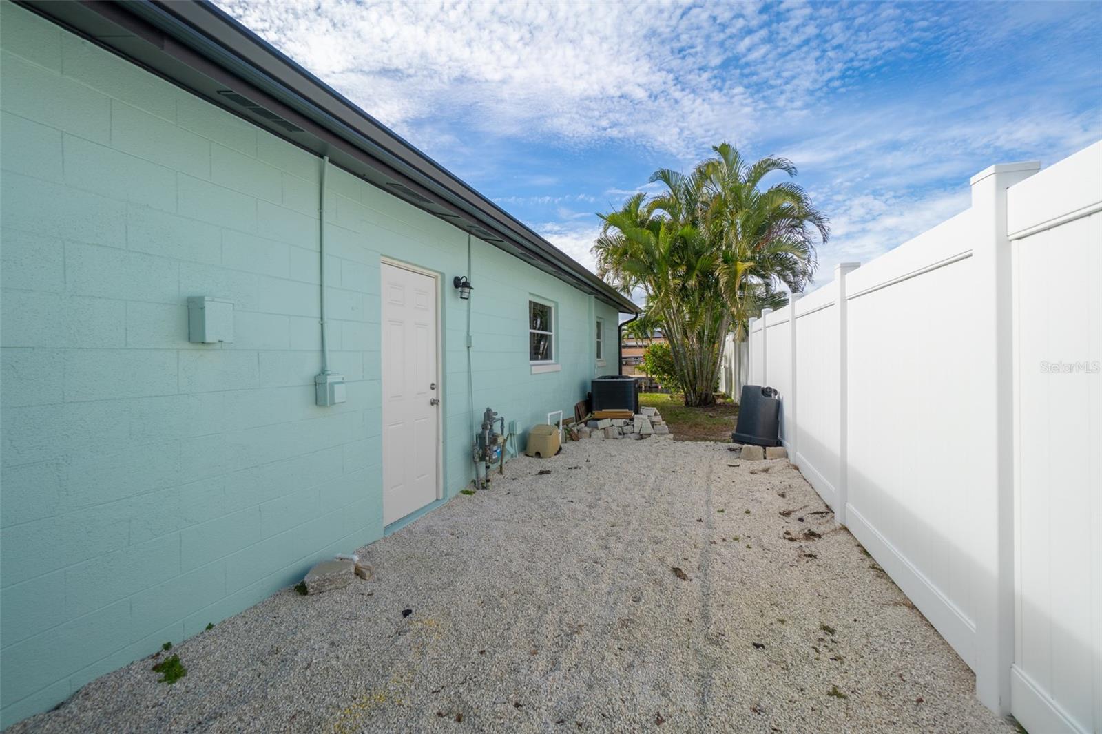 WATERWAY MANOR UNIT 01 - Residential