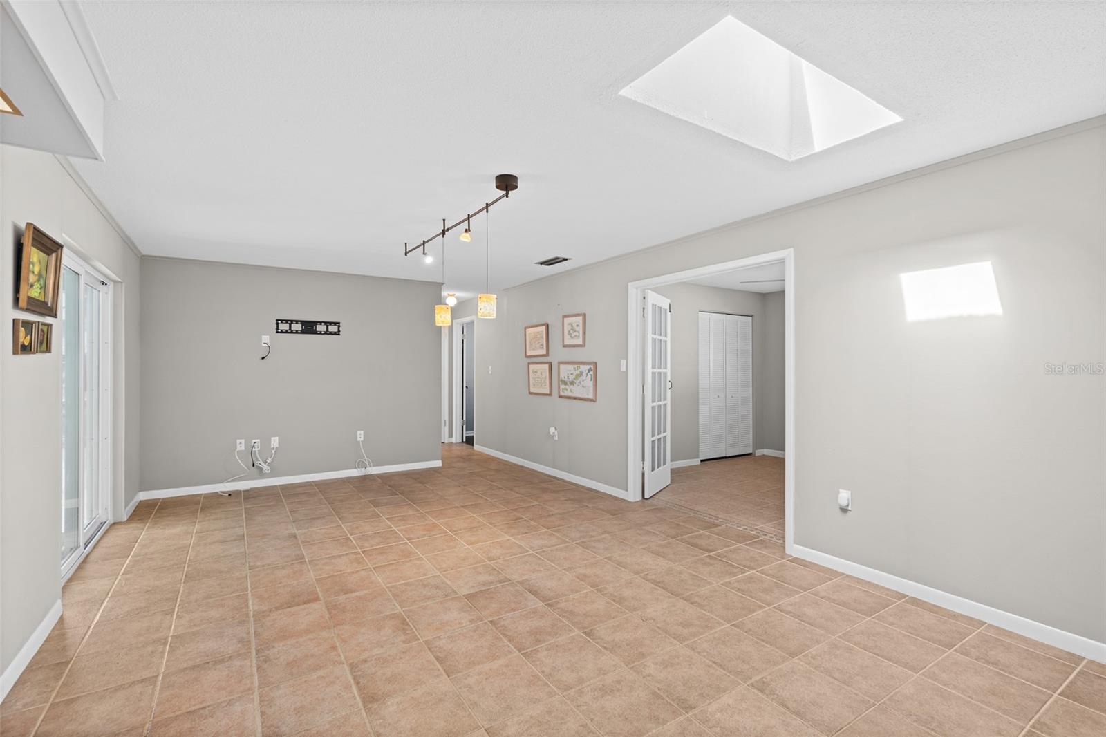 WATERWAY MANOR UNIT 01 - Residential