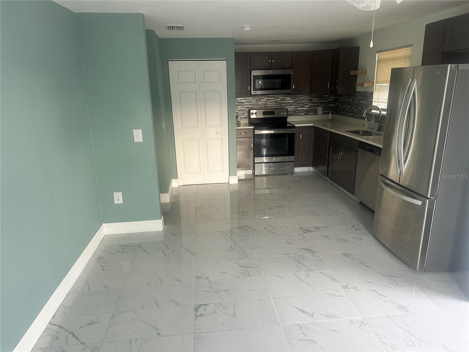 ZEPHYRHILLS COLONY CO - Residential Lease