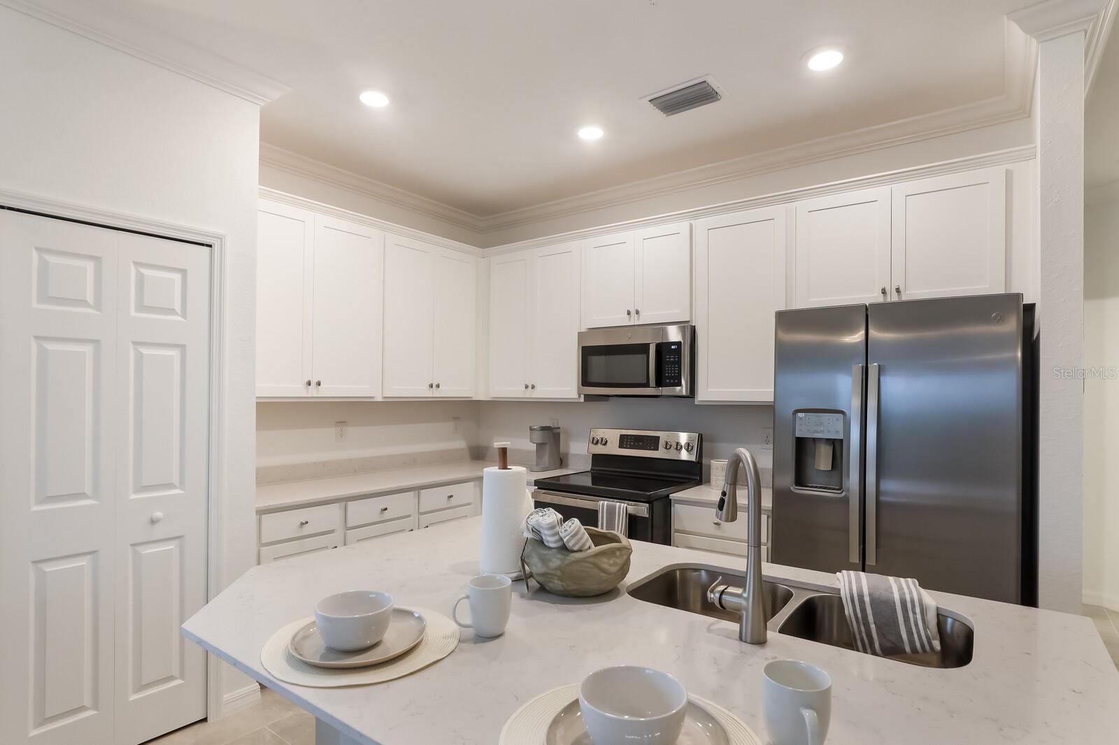 LAKEWOOD NATIONAL - Residential Lease