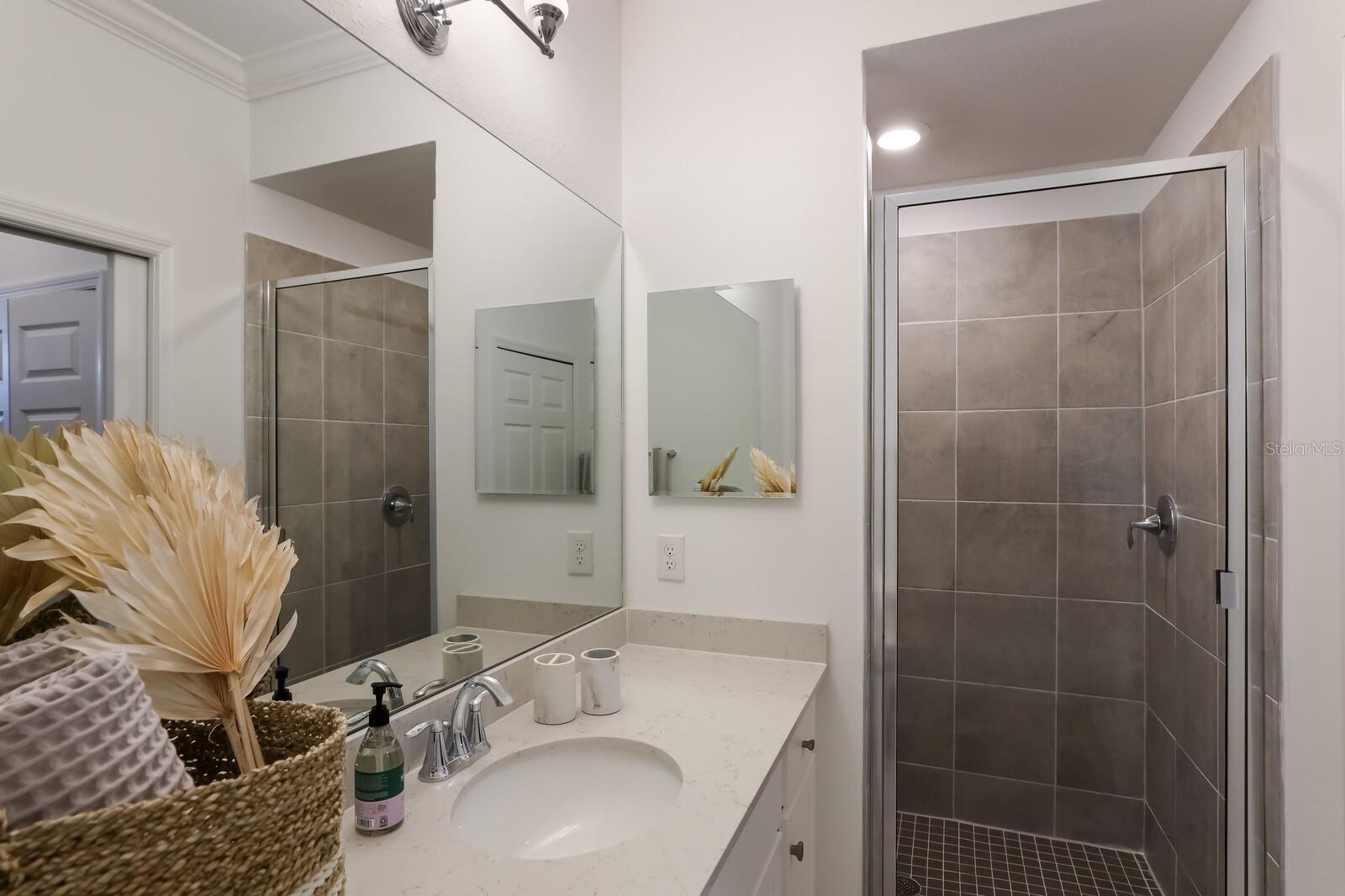 LAKEWOOD NATIONAL - Residential Lease