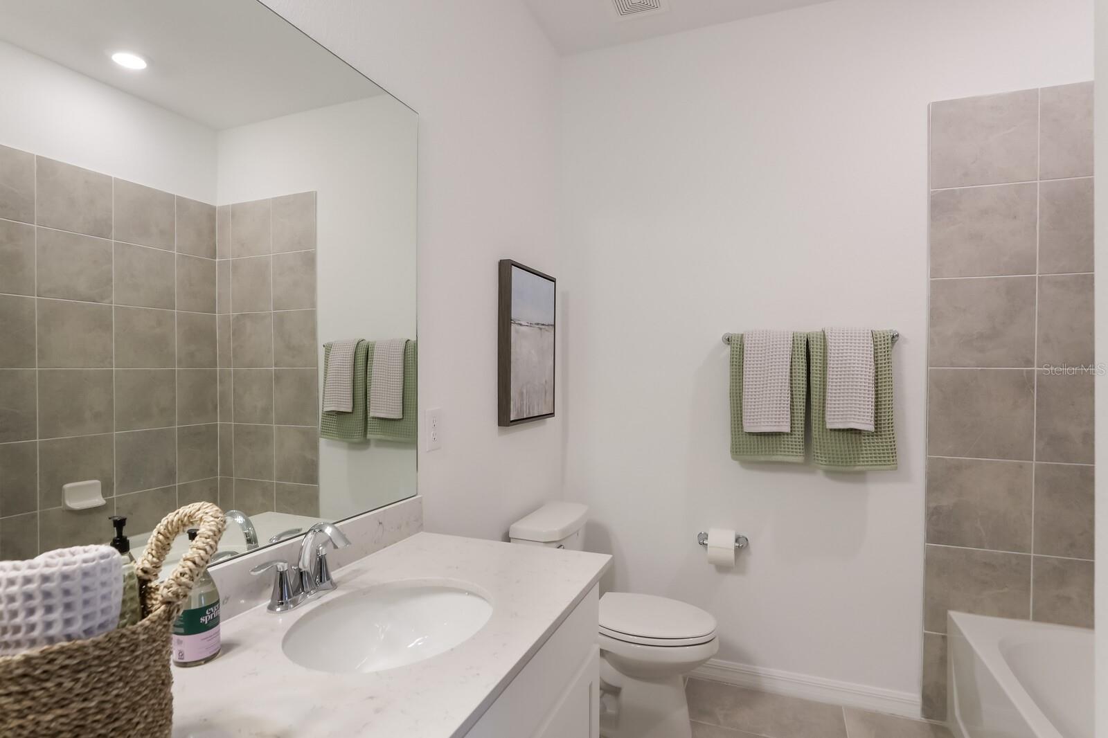 LAKEWOOD NATIONAL - Residential Lease