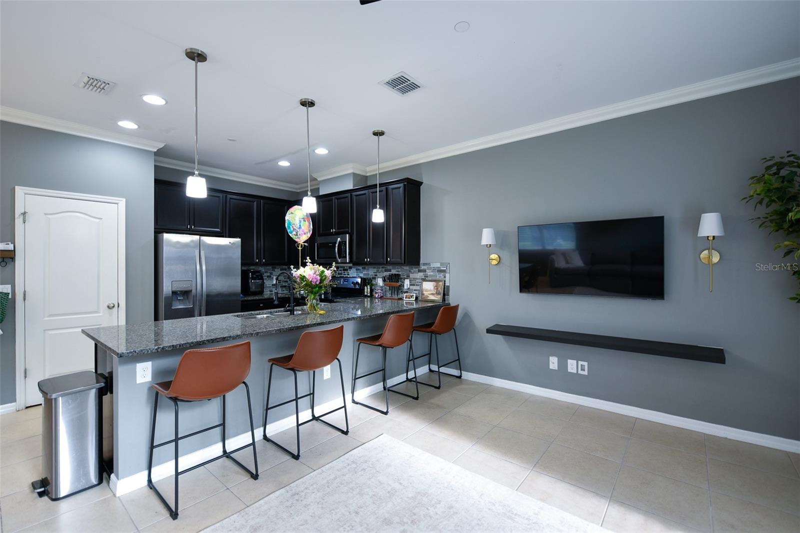 HAMPTONS - SECOND REP - Residential