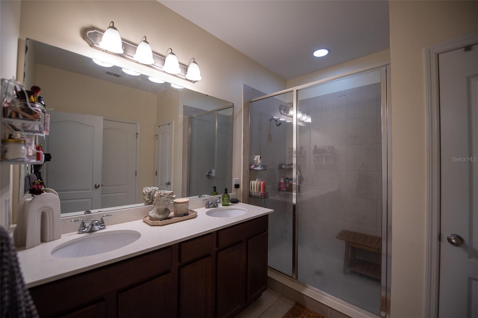 HAMPTONS - SECOND REP - Residential