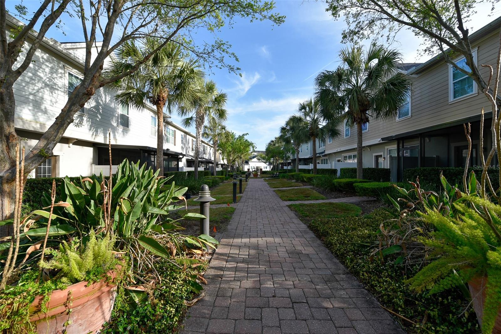 HAMPTONS - SECOND REP - Residential