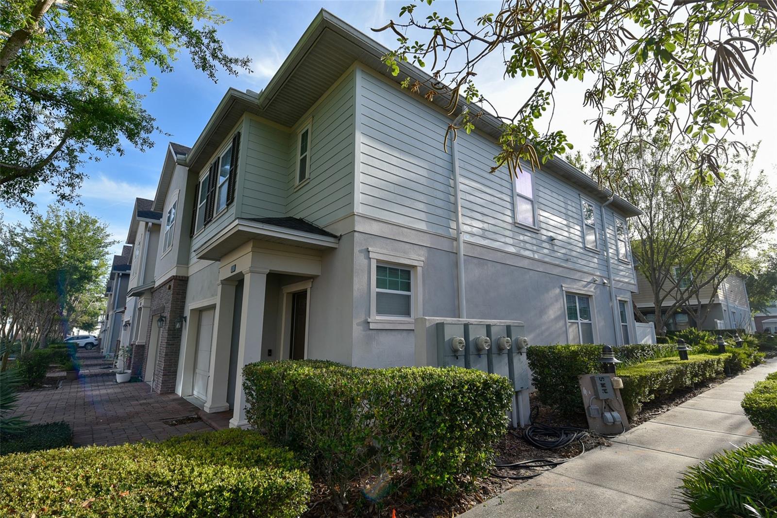 HAMPTONS - SECOND REP - Residential