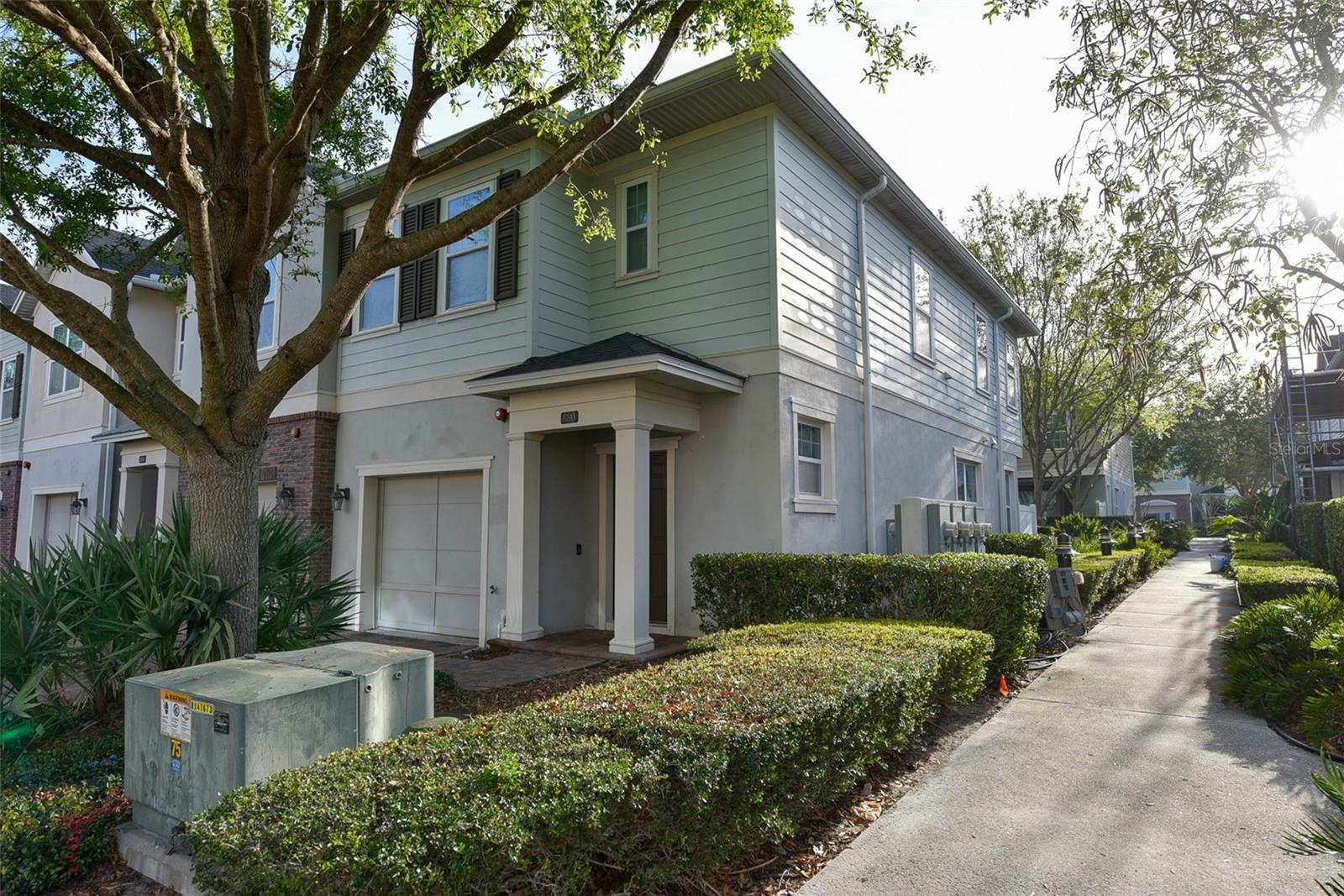 HAMPTONS - SECOND REP - Residential