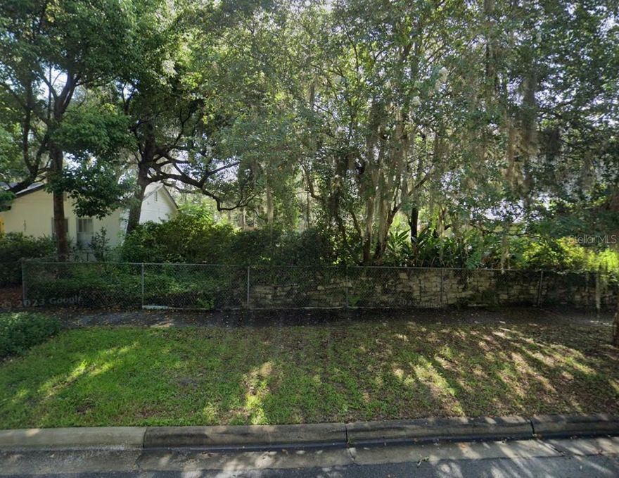 Own a DUCKPOND Lot and build your dream home on this vacant lot which is 51 feet wide and 105.55 feet deep. Vacant lots in this neighborhood are very rare. This lot is located behind the house located at 404 NE 10th Avenue