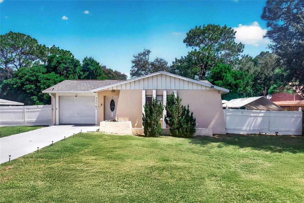 Photo of 5579 W Pine Circle, Crystal River, FL 34429 (MLS # OM729166)