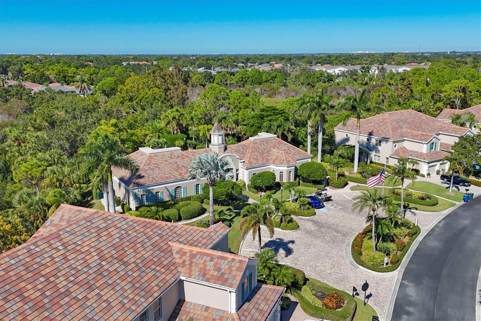 PARISIENNE GARDENS - Residential