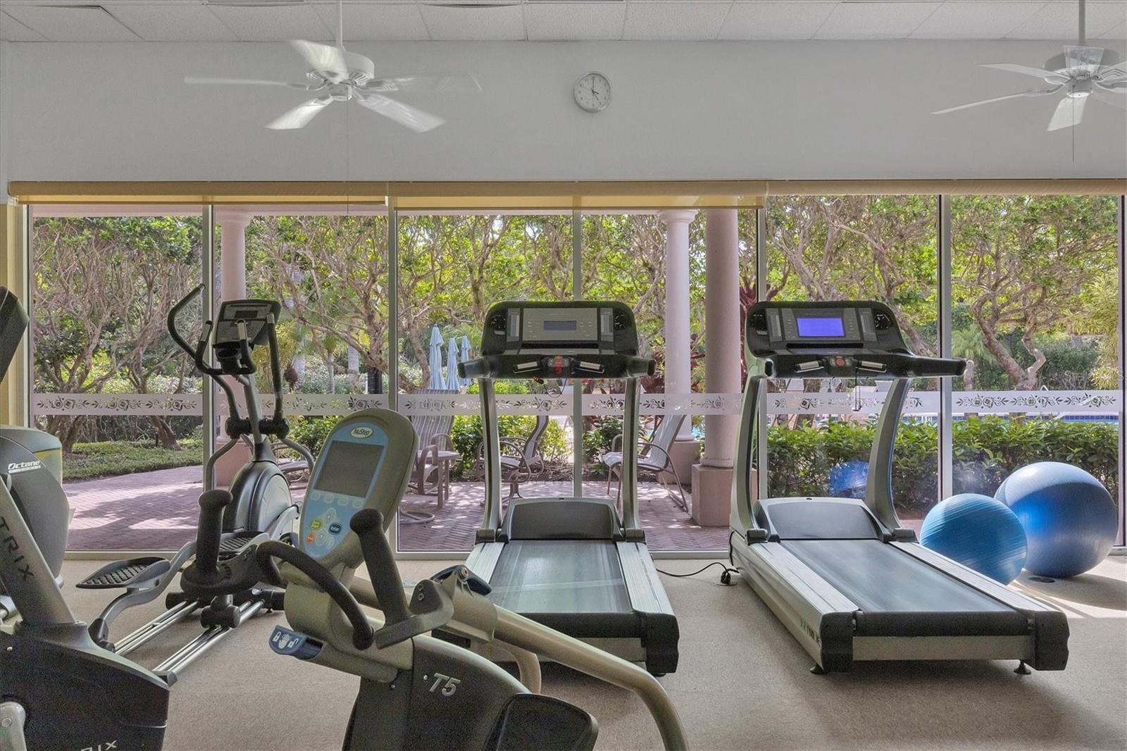 PARISIENNE GARDENS - Residential