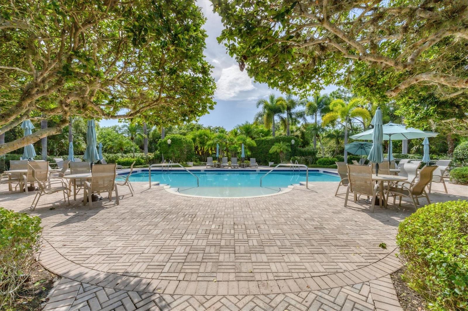 PARISIENNE GARDENS - Residential